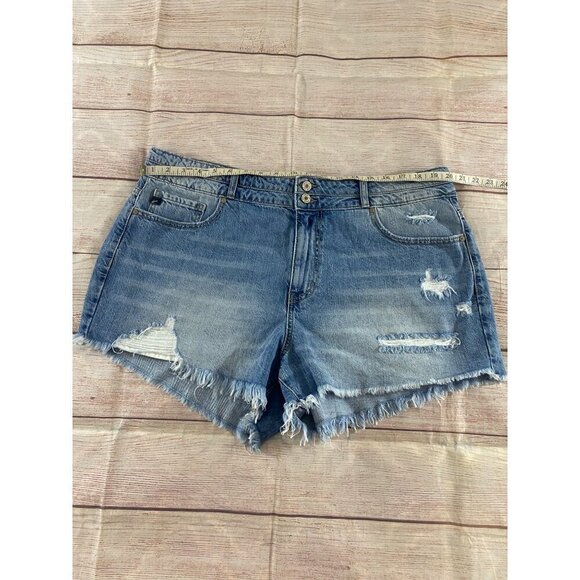 KanCan Women' Raw Hem Distressed Denim Shorts - 2XL - Picture 5 of 11